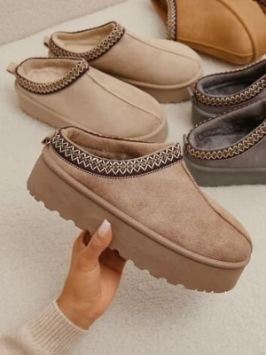 Ciemnobeżowe Śniegowce na Platformie z Ozdobnym Paskiem Lotiara