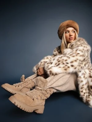 Ciemnobeżowe Traperki z Imitacji Zamszu ze Sznurowaniem i Futerkiem Cynthara