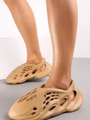 Zdjęcie produktu Ciemnobeżowe Wsuwane Sneakersy z Lekkiej Pianki z Wycięciami Bonasna Beżowy