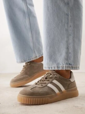 Ciemnobeżowe Zamszowe Sneakersy na Tłoczonej Kauczukowej Podeszwie z Paskami Taralia goodin