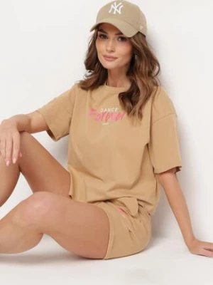 Ciemnobeżowy Bawełniany Komplet z T-shirtem i Szortami z Napisem Vanea
