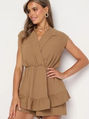 Ciemnobeżowy Krótki Kombinezon z Falbankami i Kołnierzykiem Laravia lovery