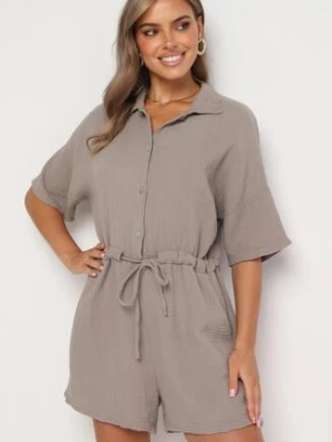 Ciemnobeżowy Muślinowy Kombinezon z Bawełny Wiązany w Talii z Guzikami Dlirena jumelle