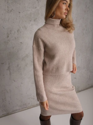 Ciemnobeżowy Prążkowany Komplet z Dzianiny z Wełną i Bawełną Golf i Sukienka Bodycon Mirrela J&x