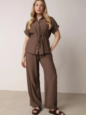Ciemnobeżowy Wiskozowy Komplet Spodnie i Bluzka Koszulowa z Wiązaniem w Talii Irinryss cflo