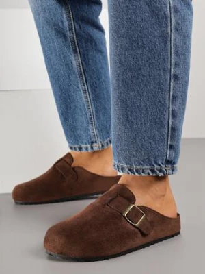 Ciemnobrązowe Klapki Typu Mule z Imitacji Zamszu z Paskiem z Klamerką Anevitta confly