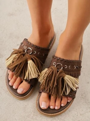 Ciemnobrązowe Klapki VICES na Płaskiej Podeszwie w Stylu Boho z Frędzlami Averathla