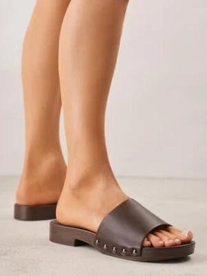 Ciemnobrązowe Klapki w Klasycznym Stylu z Nitami Talove