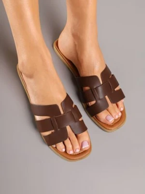 Ciemnobrązowe Klapki z Przeplatanymi Paskami i Kwadratowym Noskiem Filiela