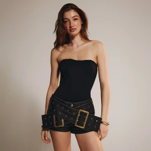 Ciemnobrązowe mikroszorty ze skrzyżownymi paskami House x Klaudia Sadownik