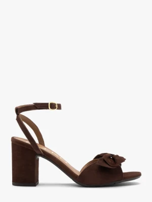 Ciemnobrązowe sandały damskie z odpinaną kokardą Ryłko