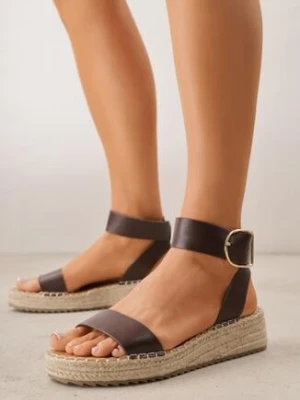 Ciemnobrązowe Sandały VICES na Niskim Koturnie z Plecionki z Paskiem Wokół Kostki Tetea