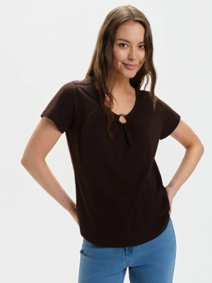 Ciemnobrązowy top z aplikacją przy dekolcie Top Secret