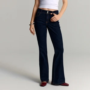 Ciemnogranatowe jeansy dzwony bootcut low waist z kieszeniami z klapką House