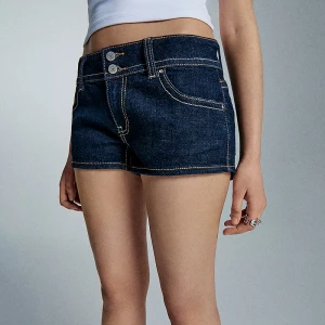 Ciemnogranatowe mikroszorty jeansowe low waist House