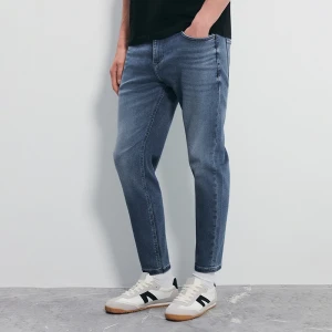 Ciemnoniebieskie jeansy carrot slim fit z elastycznej tkaniny House