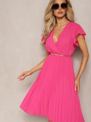 Ciemnoróżowa Midi Sukienka o Rozkloszowanym Fasonie z Kopertowym Dekoltem i Plisami Axanntia