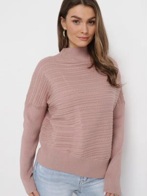 Ciemnoróżowy Sweter z Wełną o Asymetrycznym Fasonie z Tłoczeniem Sarositte Wool Fashion
