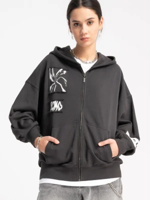 Ciemnoszara bluza z kapturem z naszywkami z przodu Reporter