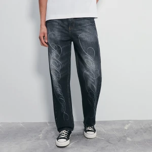 Ciemnoszare jeansy baggy fit z napisem It is what it is and it is not great House