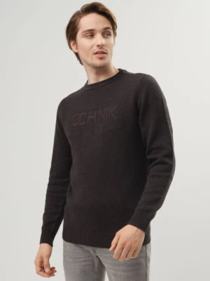 Ciemnoszary sweter męski z wyszytym logo SWEMT-0138-91(Z23) OCHNIK