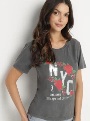 Ciemnoszary T-shirt z Bawełny Ozdobiony Napisami i Kwiatami Savierele