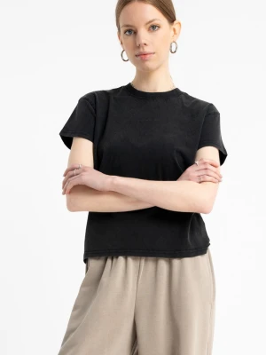 Ciemnoszary t-shirt z efektem sprania Reporter Young