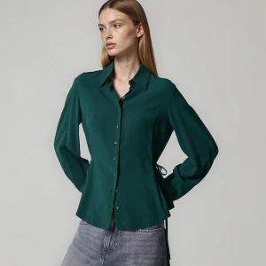 Ciemnozielona koszula z długim rękawem i wiązaniem House