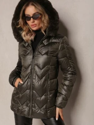 Ciemnozielona Kurtka z Pikowaniem z Kapturem Ozdobionym Futerkiem Ariames swest