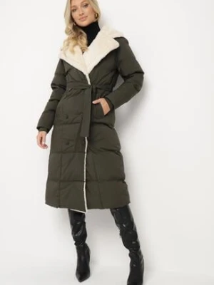 Ciemnozielona Pikowana Kurtka o Dwurzędowym Kroju z Paskiem i Futrzanym Kołnierzem Miriena jstyle