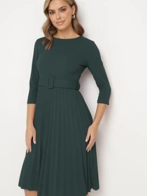 Ciemnozielona Rozkloszowana Sukienka z Plisami i Paskiem z Klamrą Lennoria made in italy