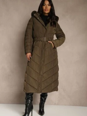 Ciemnozielona Zimowa Kurtka Pikowana o Długim Kroju z Paskiem i Kapturem z Futrem Retarda