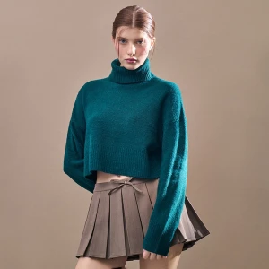 Ciemnozielony krótki sweter z golfem House