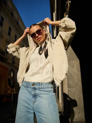 Cienka kurtka z kapturem beżowa Moodo