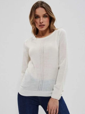 Cienki biały sweter damski z ażurowym zdobieniem Moodo