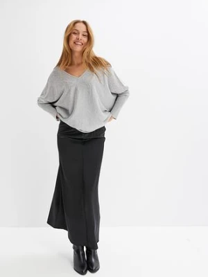 Cienki sweter z aplikacją ze sztrasów bonprix