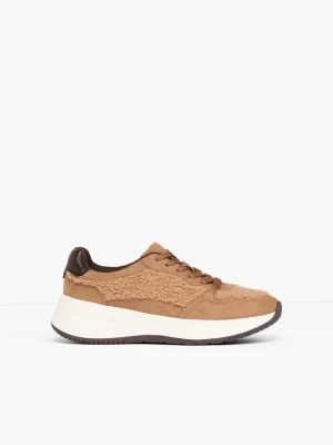 Ciężkie sneakersy ze wstawką z imitacji futra BonPrix brązowy