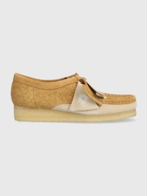 Clarks Originals mokasyny zamszowe Wallabee damskie kolor brązowy na koturnie 26176524