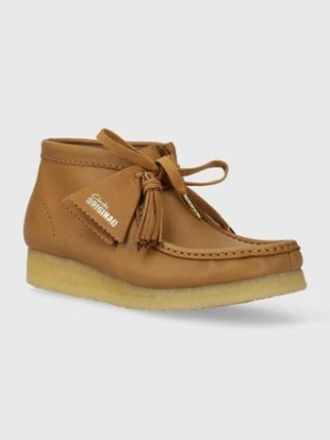 Clarks Originals półbuty skórzane Wallabee Boot damskie kolor brązowy na płaskim obcasie 26175840