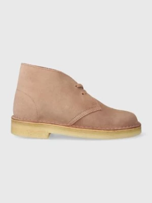 Clarks Originals półbuty zamszowe Desert Boot damskie kolor beżowy na płaskim obcasie 26173214