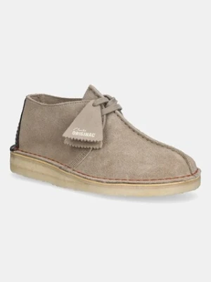 Clarks Originals półbuty zamszowe Desert Trek damskie kolor beżowy na płaskim obcasie 26178464