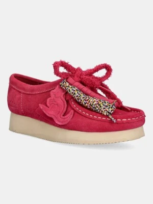 Clarks Originals półbuty zamszowe Wallabee 2604 damskie kolor różowy na płaskim obcasie 26182220