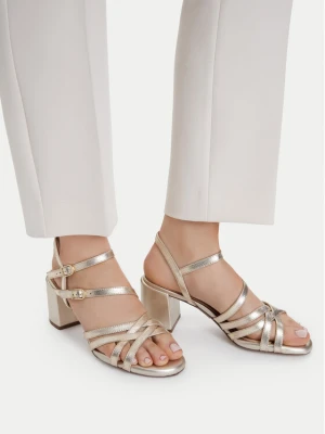 Clarks Sandały Ezoria Strap 26185896 Złoty