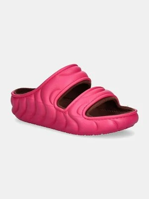 Crocs kapcie Classic Cozzy Overpuff Sandal kolor różowy 210074