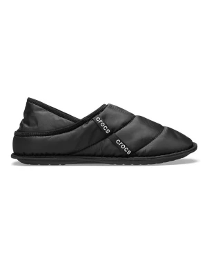 Crocs Kapcie "Neo Puff" w kolorze czarnym rozmiar: 42/43