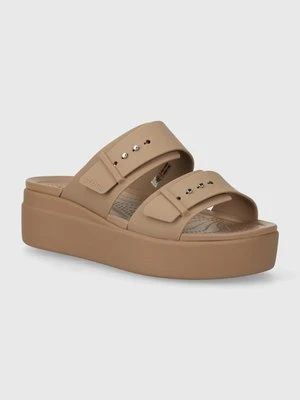 Crocs klapki Brooklyn Low Wedge Sandal damskie kolor brązowy na platformie 207431