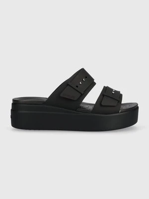 Crocs klapki Brooklyn Low Wedge Sandal damskie kolor czarny na platformie 208728