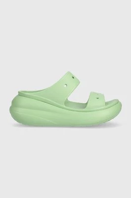 Crocs klapki Classic Crush Sandal damskie kolor zielony na platformie 207521
