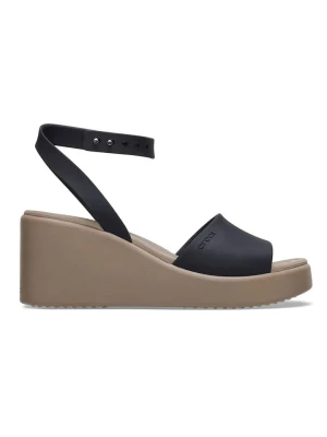 Crocs Sandały "Brooklyn" w kolorze czarnym na koturnie rozmiar: 38/39