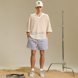 Cropp - Ażurowa koszulka polo - kremowy